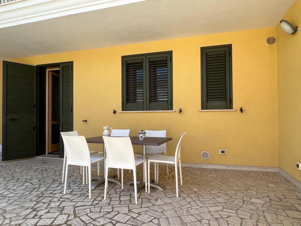 Rosmini Apartment - Parcheggio-Veranda - Baia Verde - Lido - By Click Salento Галиполи Екстериор снимка